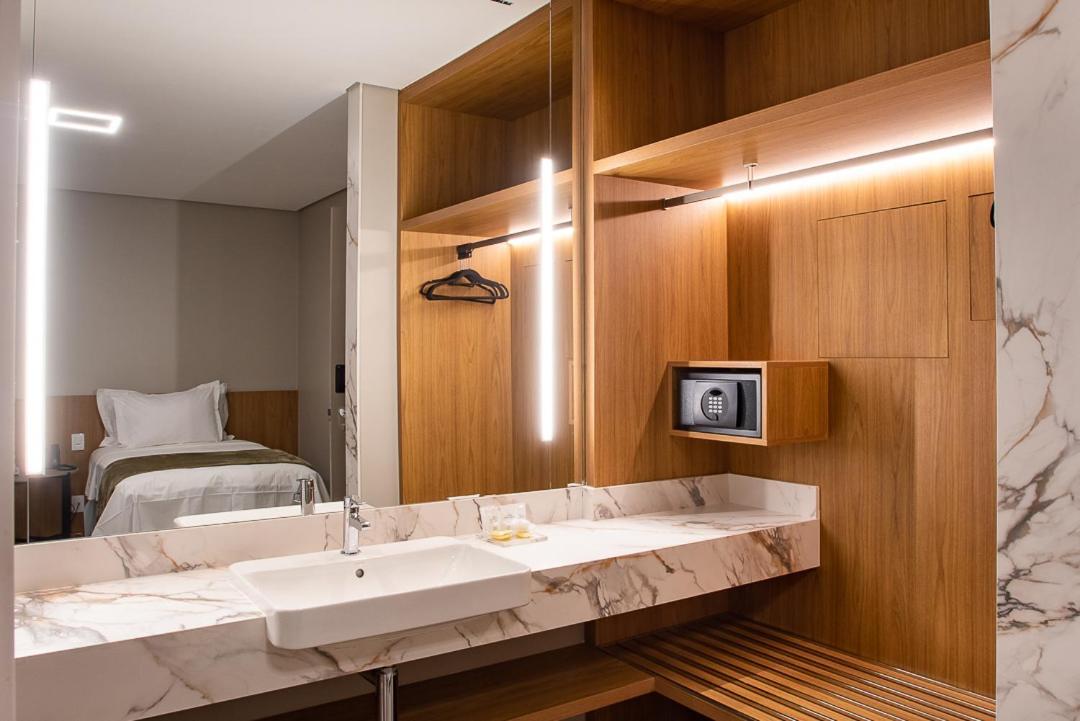 Amazon Aeroporto Hotel Cuiabá Eksteriør billede